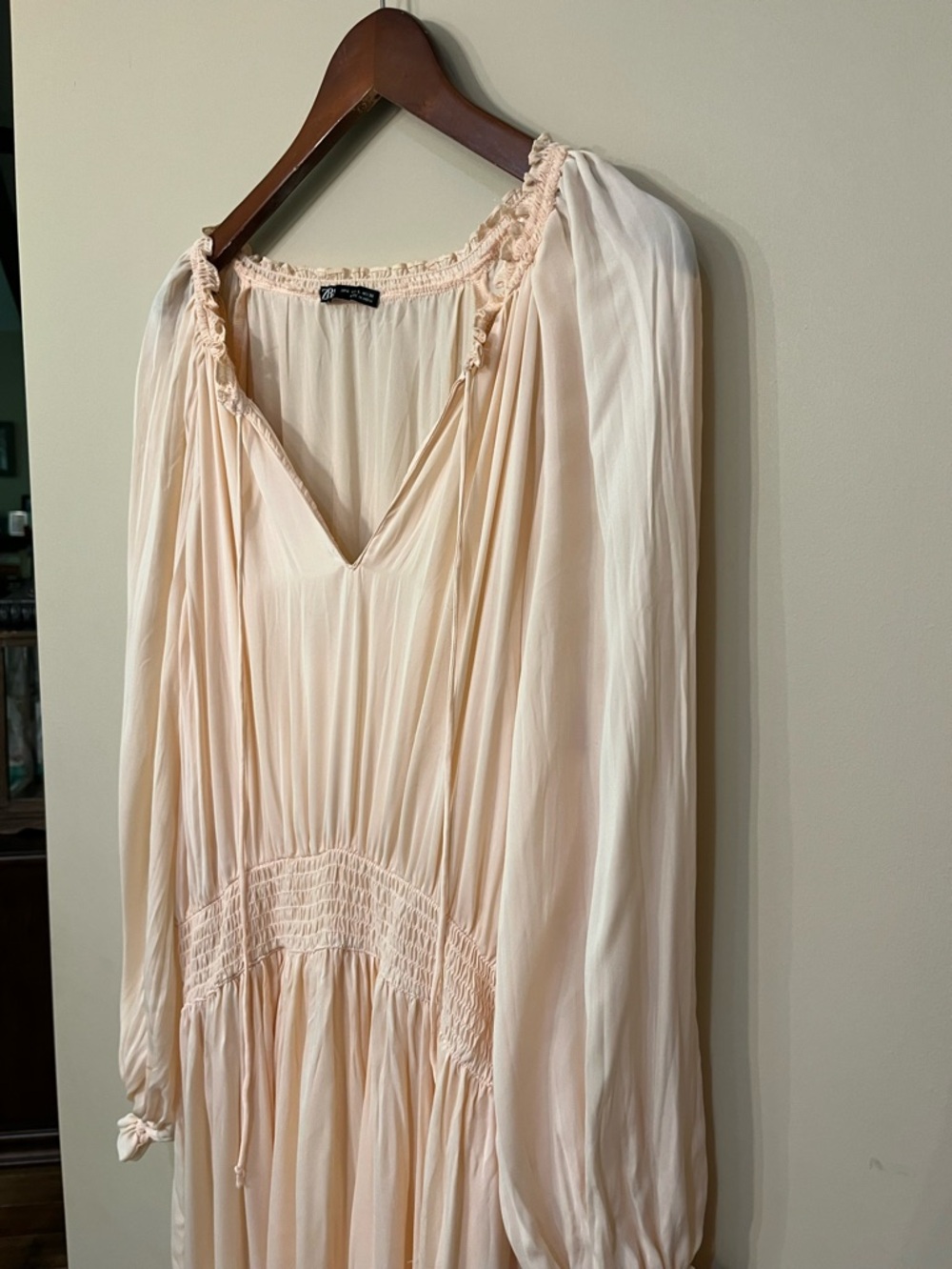 Zara Pleated Voluminous Dress, split v-neckline, long sleeves peachy pink L - Picture 3 of 6
